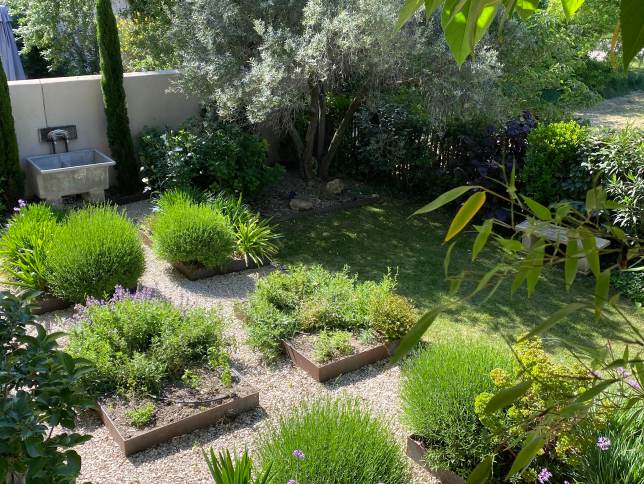 Jardin réalisation l'épouvantail à jardin